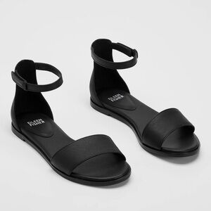 Eileen Fisher black sandals size 7.5